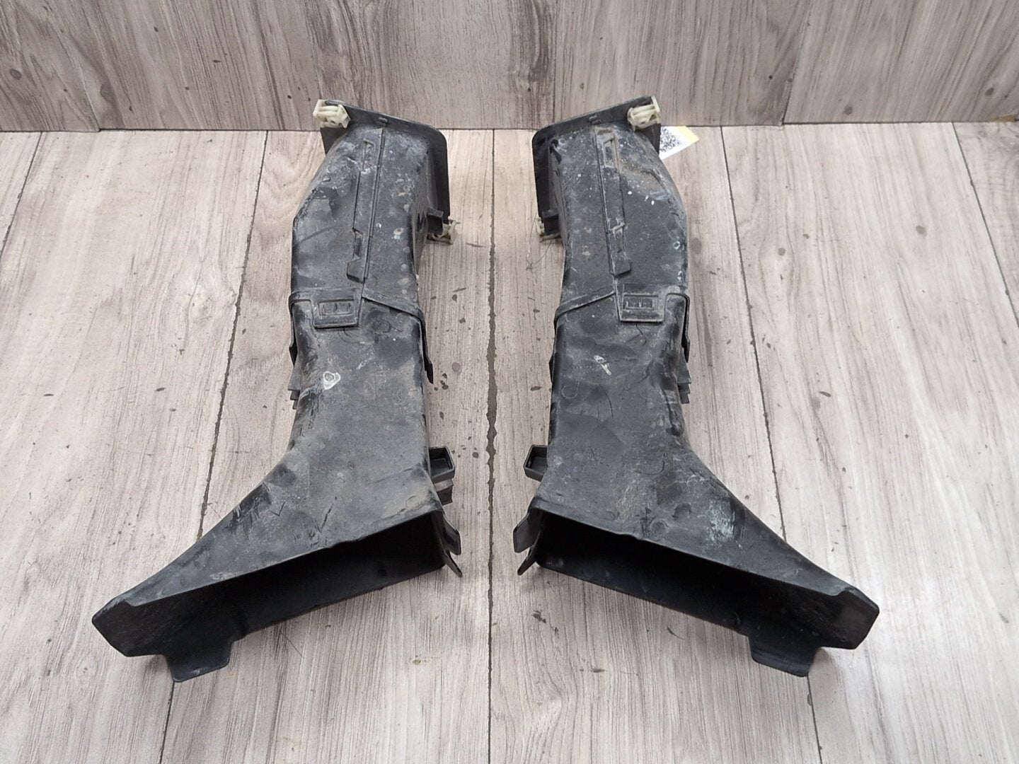 2018-2024 BMW X3 G01 Left Right Brake Air Ducts SET 7400006