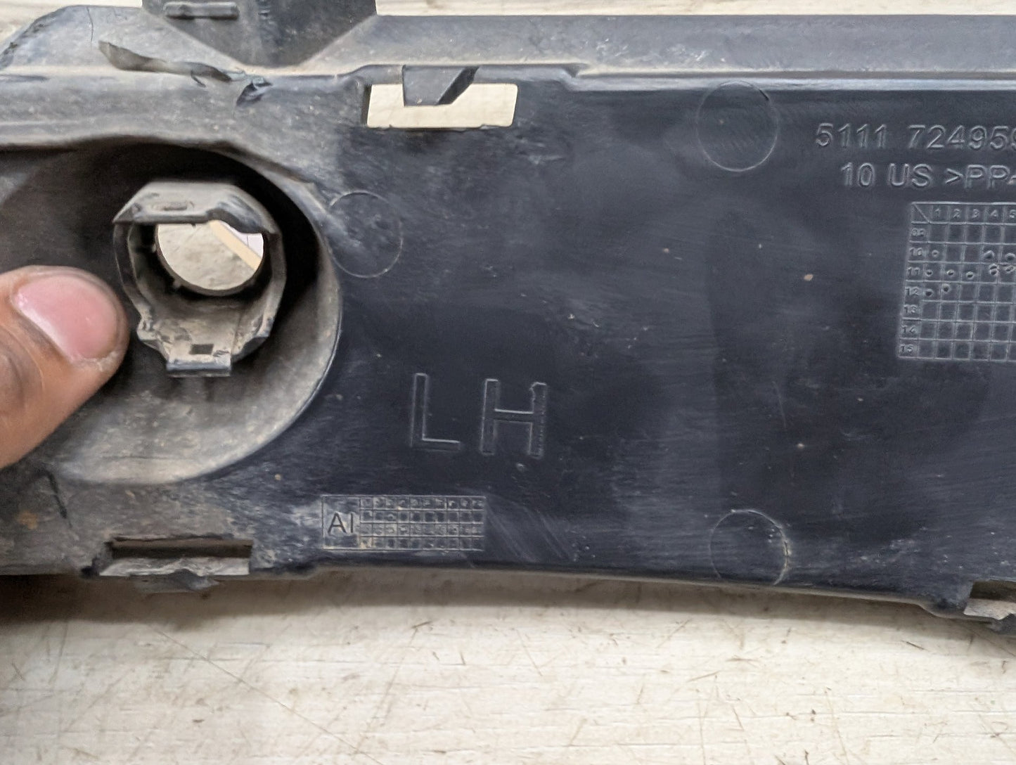 2011 - 2017 BMW X3 F25 Front Left Driver Bumper Cover Grille 7249595 N55B30M0