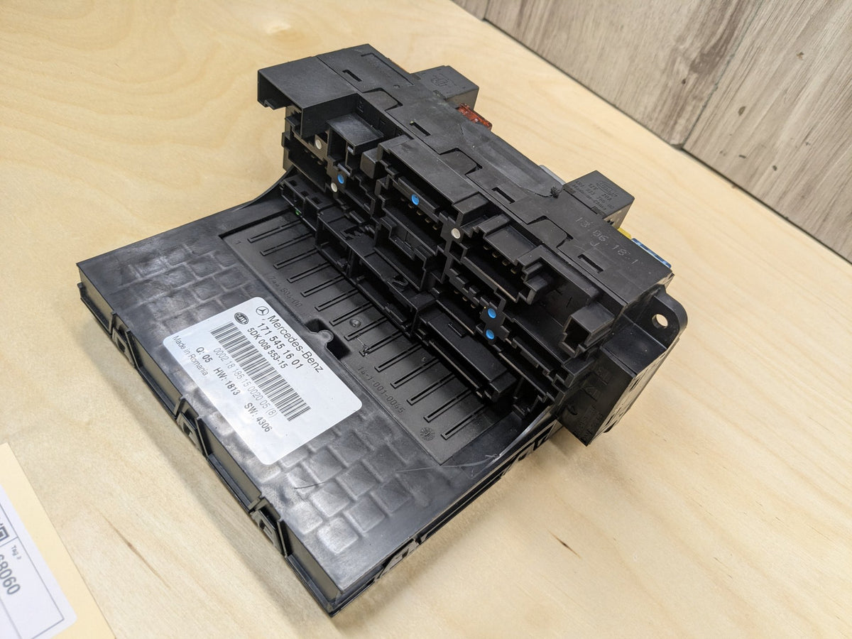 2009-2011 Mercedes-Benz SLK-Class R171 Rear Power Distribution Fuse Box A1715451601 OEM