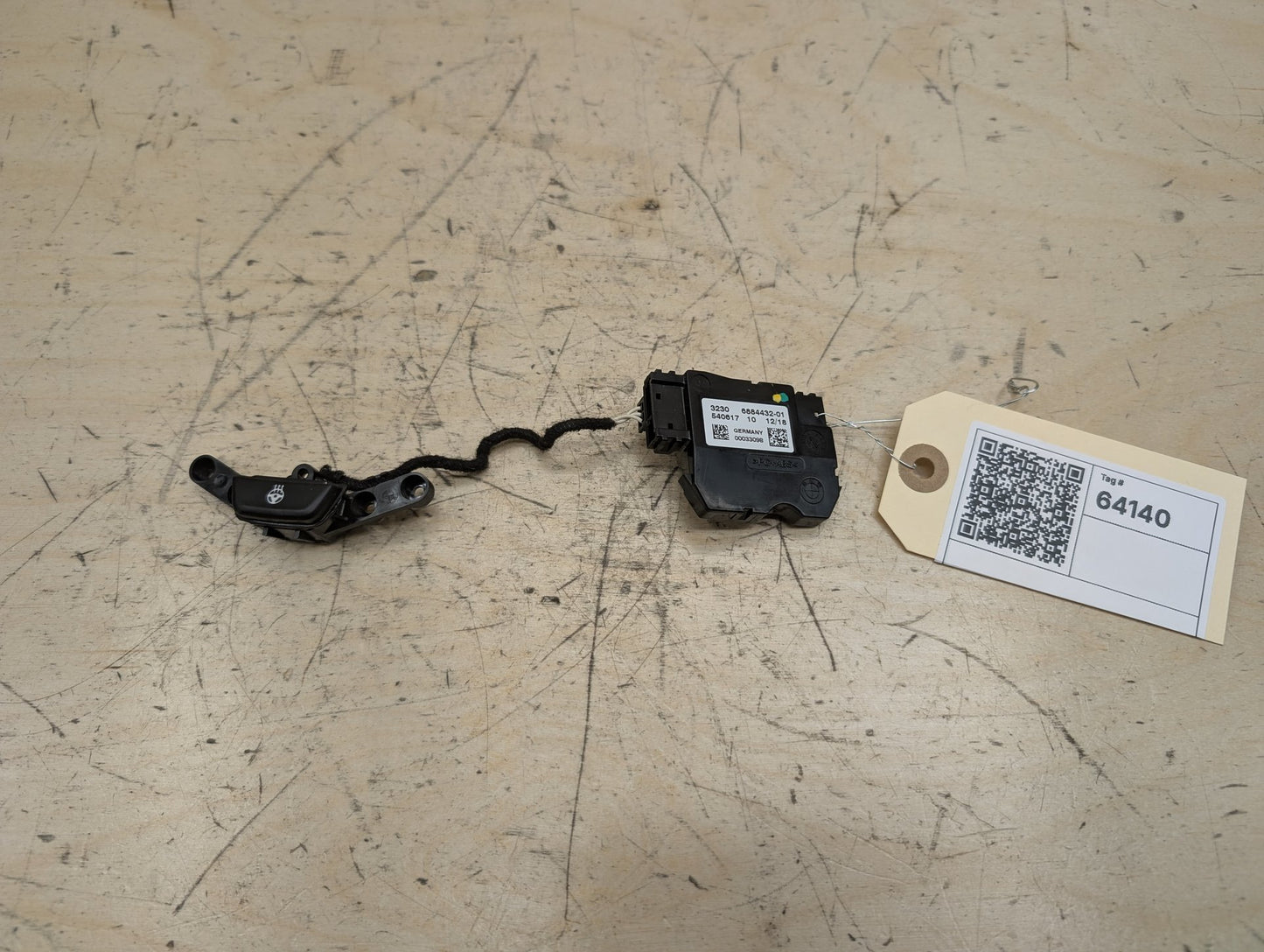 2018-2024 BMW X3 G01 - Steering Wheel Heater Switch PN: 6884432