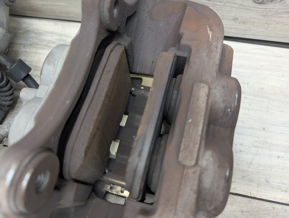 2014-2019 BMW 340 F34 Front Left Right Brake Caliper SET 6850931