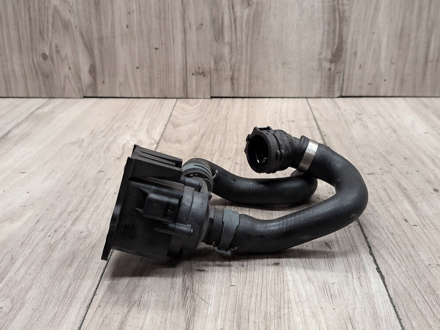 18-23 Audi S4 Engine Motor Cooling Auxiliary Water Pump Hose Line 8K0819147A