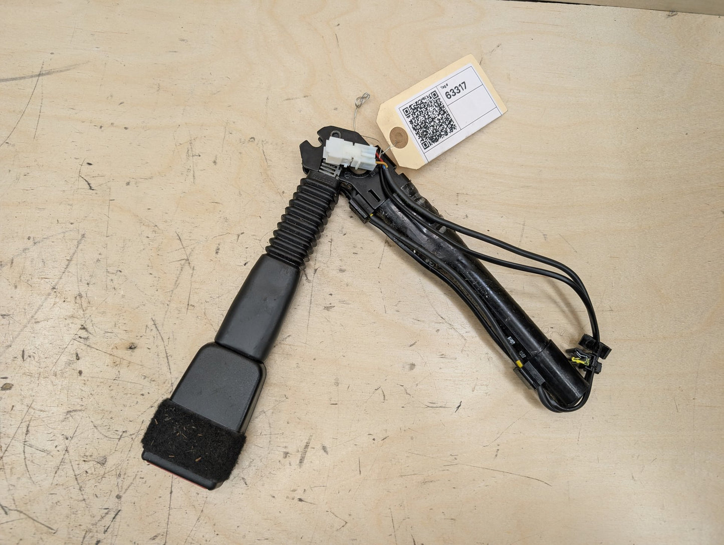 OEM BMW F30 F32 F36 F80 F82 F87 Front Right Passenger Seat Belt Buckle Tensioner