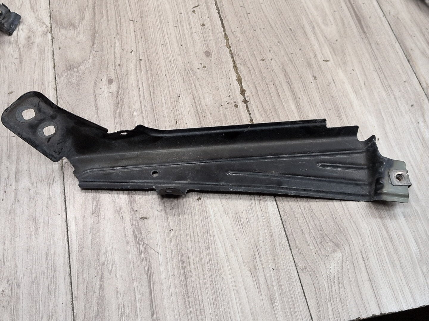 2011 - 2017 BMW X3 F25 Front Right Passenger Fender Brackets SET 7267336 N20B20O0