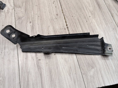 2011 - 2017 BMW X3 F25 Front Right Passenger Fender Brackets SET 7267336 N20B20O0