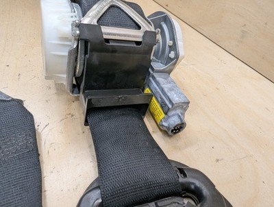 12-20 OEM BMW F30 F36 F80 M3 Front Left Driver Side Seatbelt Retractor Black