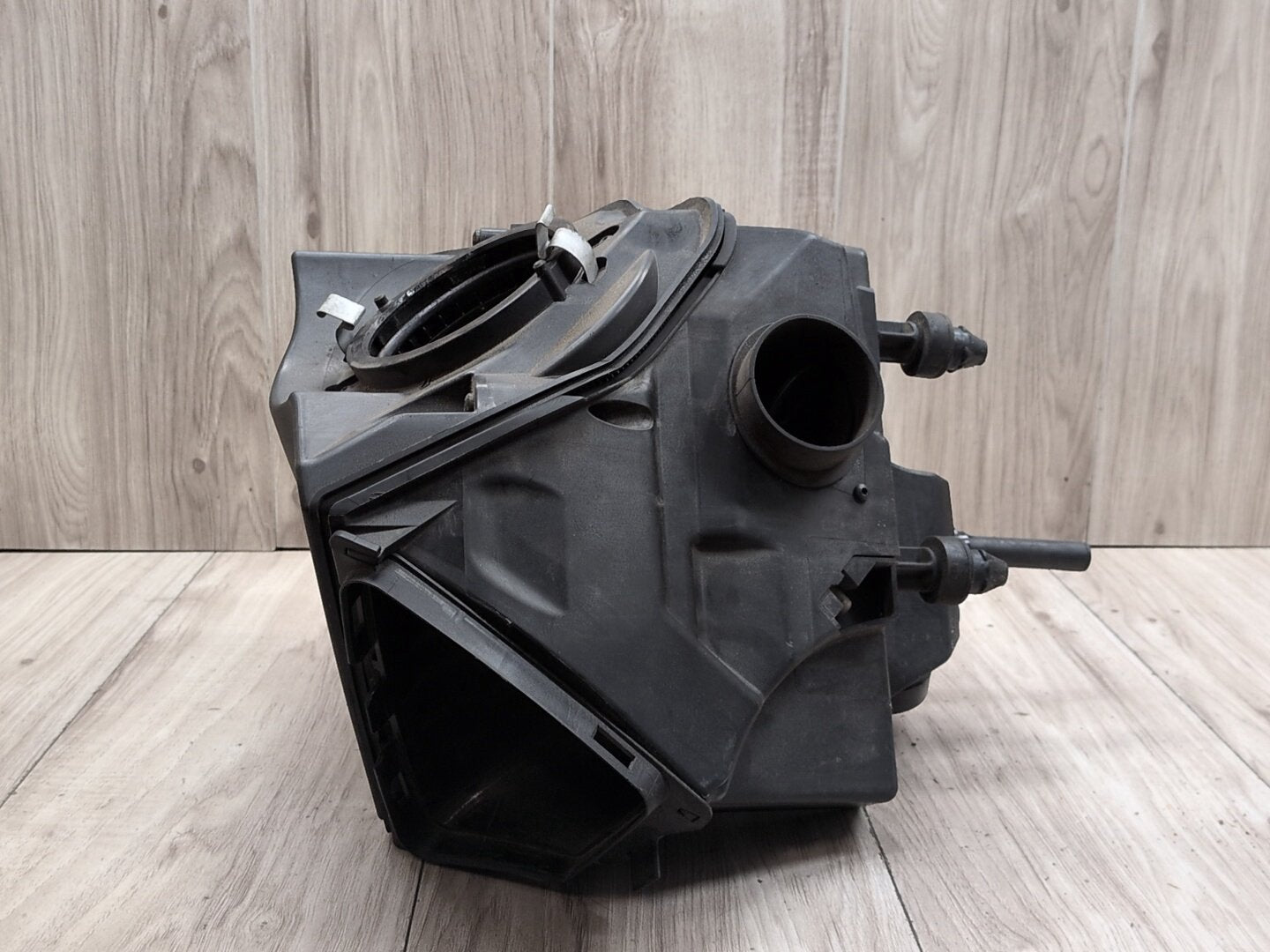 2008 - 2017 Audi S5 8T Engine Air Filter Box Assembly 8K0133837Q