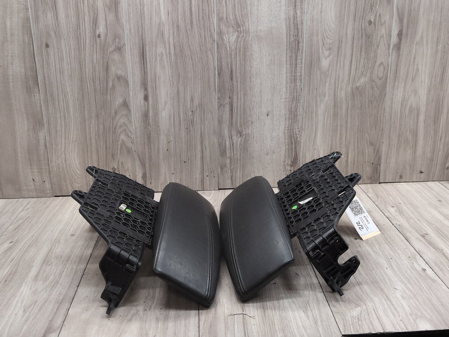 2007-2013 BMW X5 E70 Center Console Armrest Arm Rest 6969544