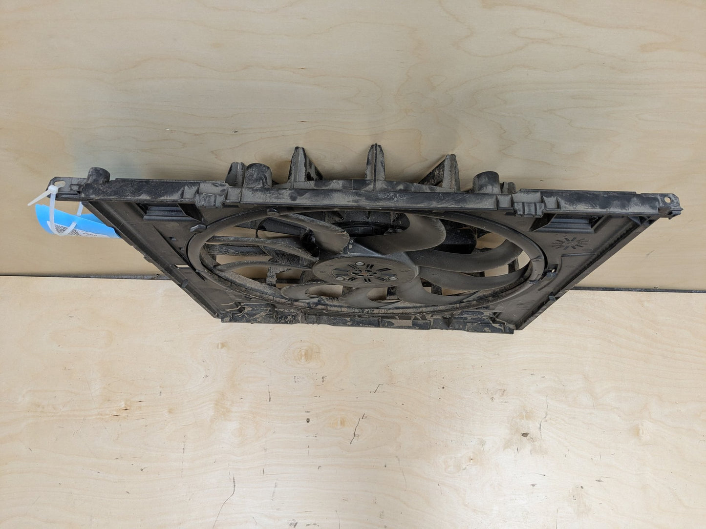 2018 - 2024 BMW X3 G01 Radiator Fan Shroud Housing w/ Motor 8487636 B46B20O1