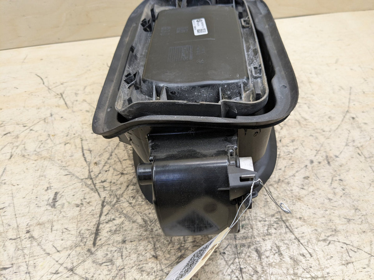 2018-2023 BMW M550i G30 Gas Cover Assembly 7387939 OEM