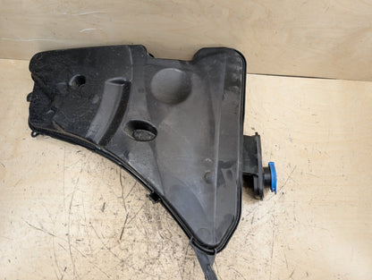 OEM BMW G12 G30 540 M550 750 M760 Windshield Wiper Washer Reservoir Tank Pump