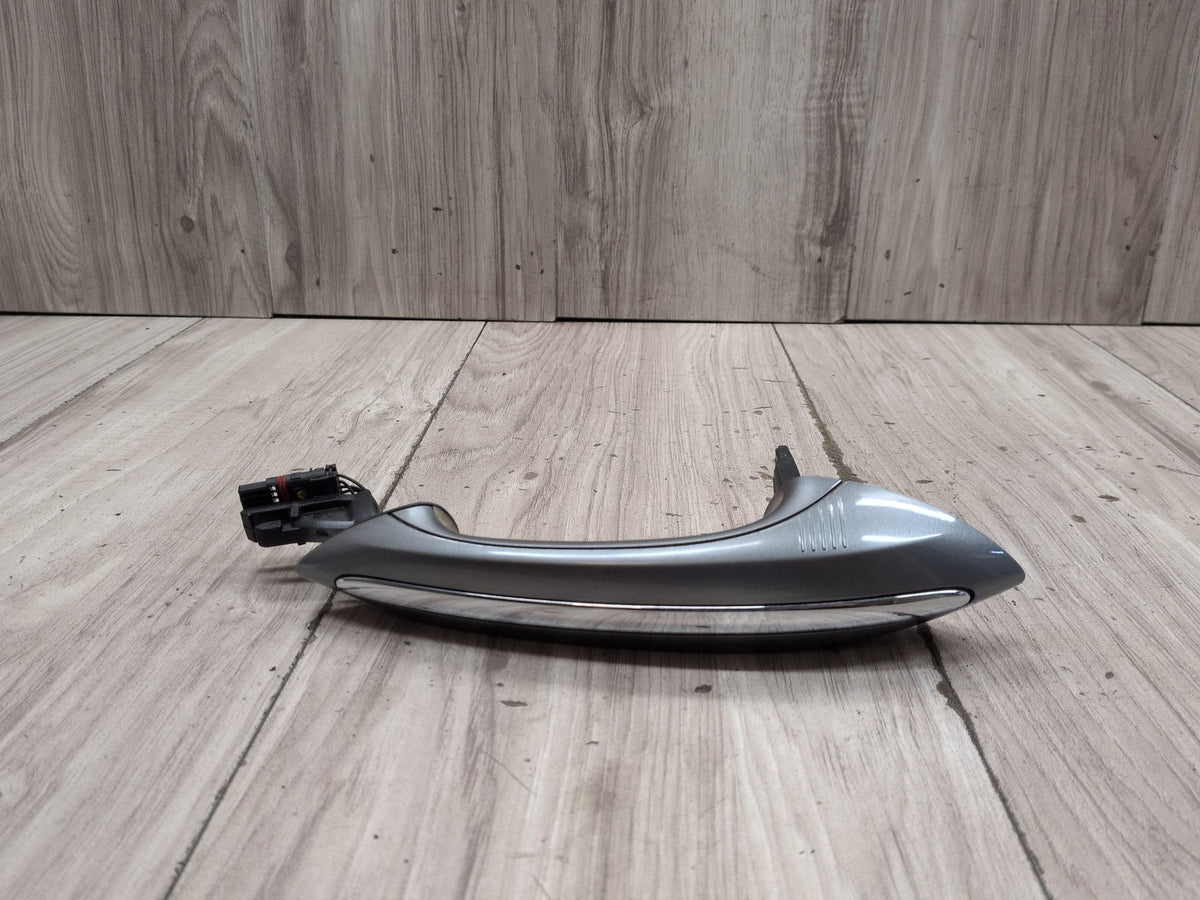2011-2016 BMW M5 F10 Right Passenger Door Handle w/ Comfort Access 7305283 OEM