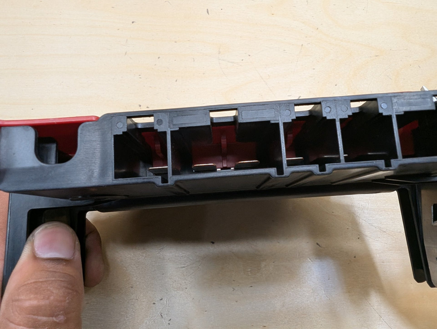 OEM BMW E82 E88 E90 E92 Battery Power Junction Distribution Fuse Box Voltage