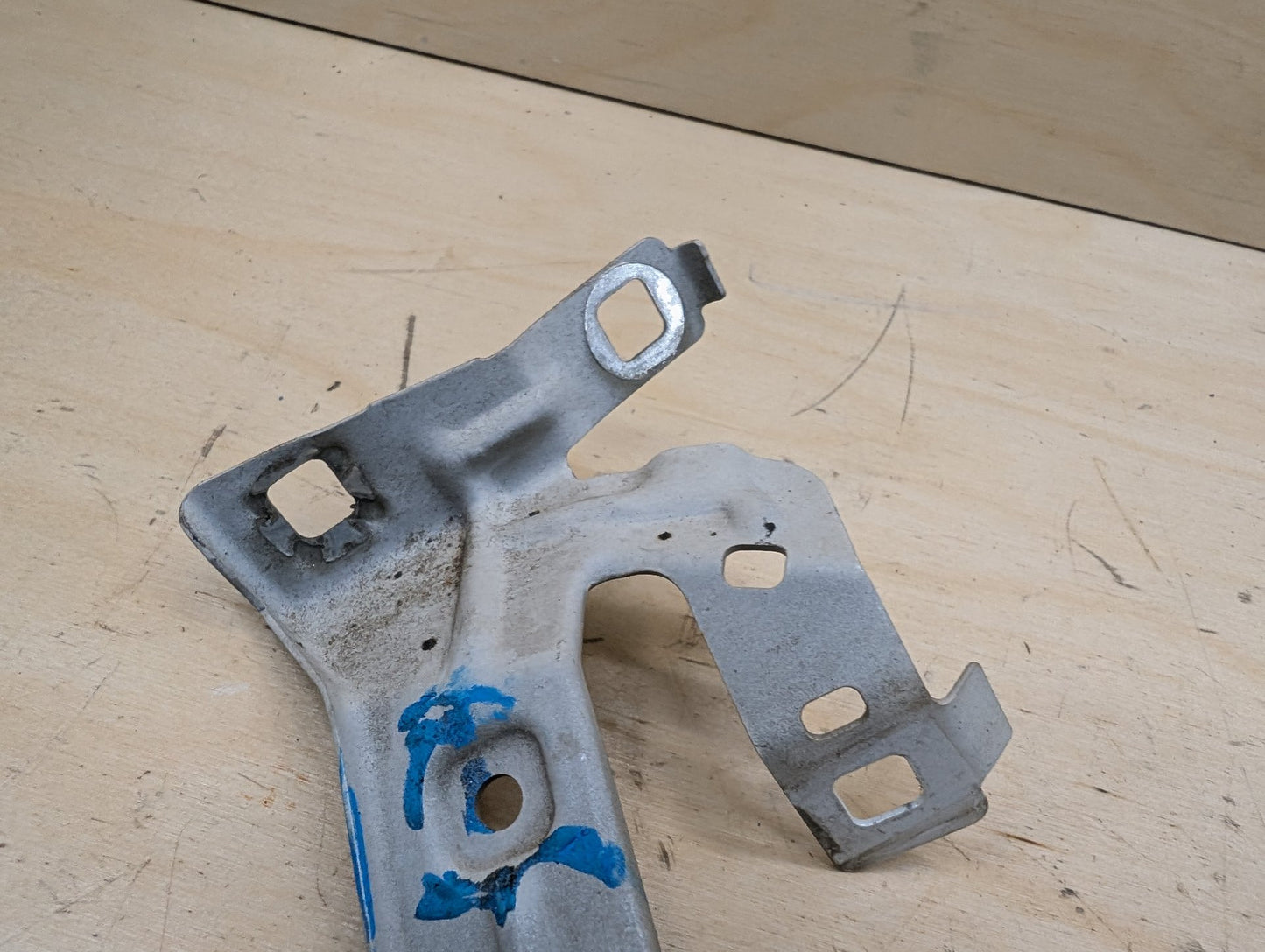 15-20 OEM BMW F80 F82 F83 M3 M4 Left Driver Fender Bracket Mount Carrier SET