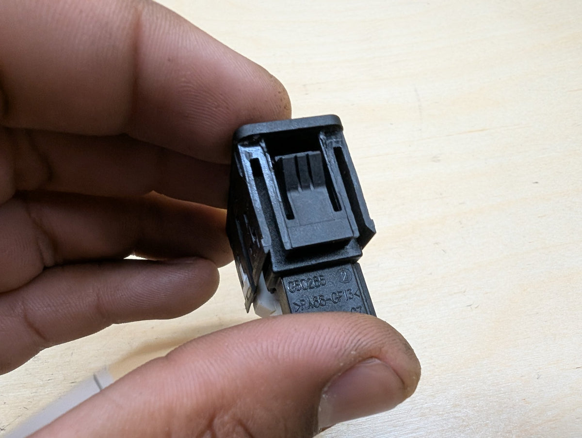 12-20 OEM BMW F22 F23 F30 F32 F33 F36 F48 F80 F82 F83 M3 M4 Aux Audio Input USB