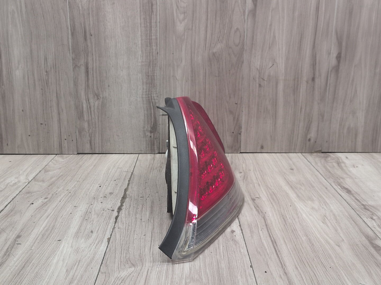2004-2010 BMW M6 E64 Rear Right Passenger Outer Tail Light 7170976 OEM