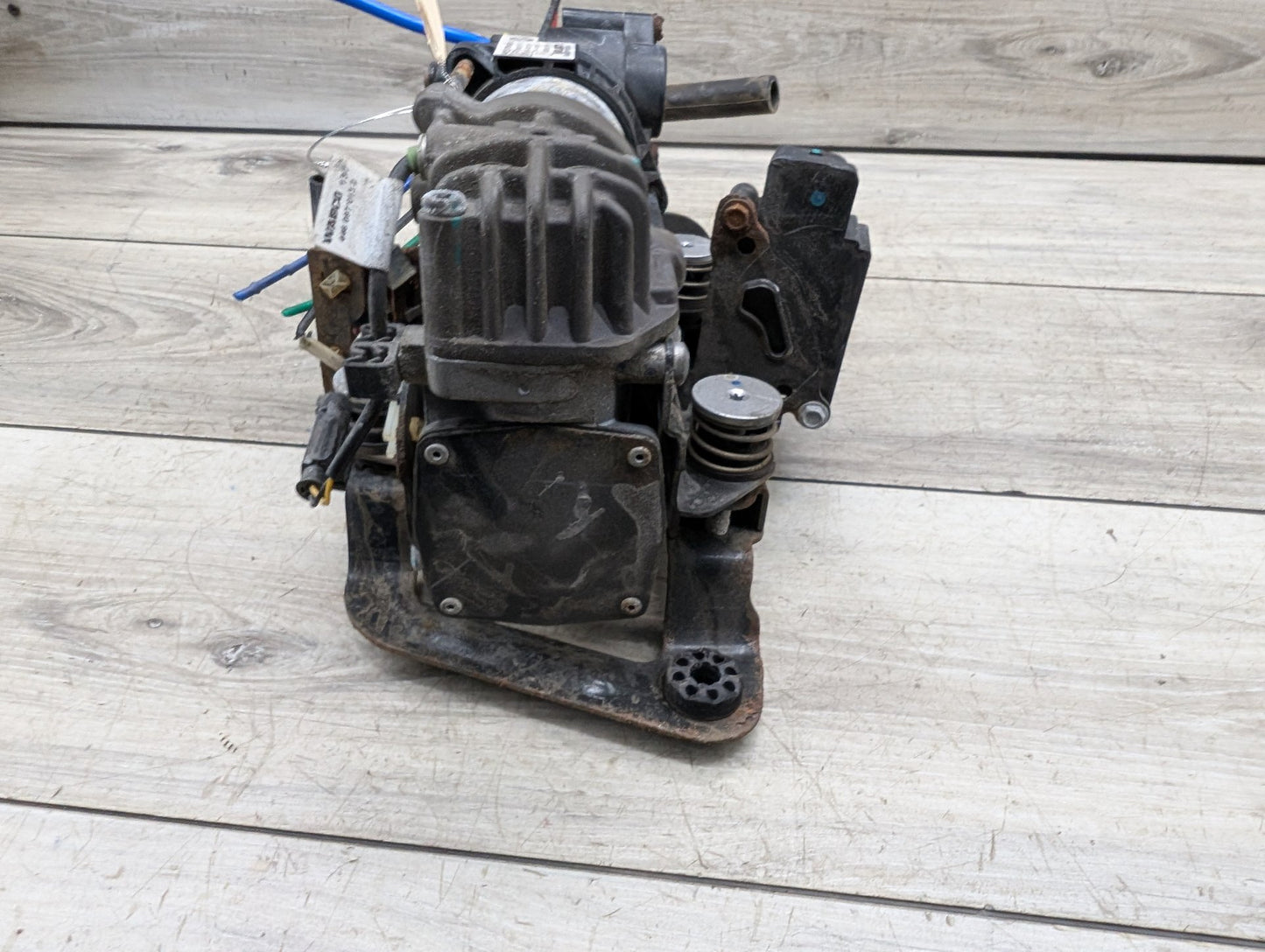 16-22 OEM BMW G11 G12 740 750 M760 Air Suspension Compressor Pump Module Motor