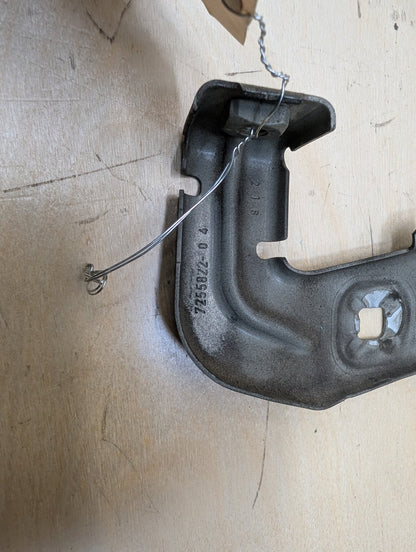 15-20 OEM BMW F80 F82 F83 M3 M4 Left Driver Fender Bracket Mount Carrier SET