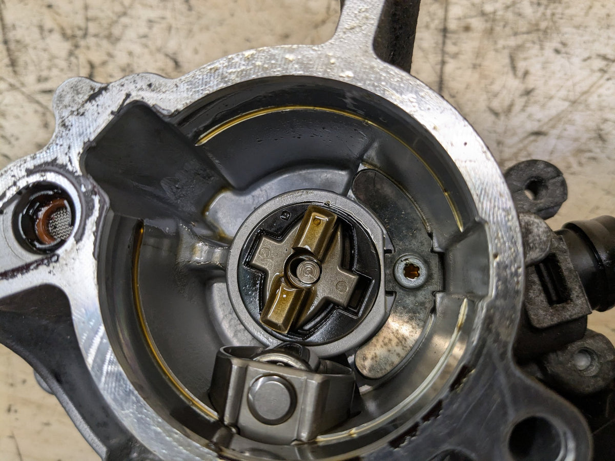 2012-2018 Audi C7 A6 CYNB Engine Motor Vacuum Pump 06L145100F
