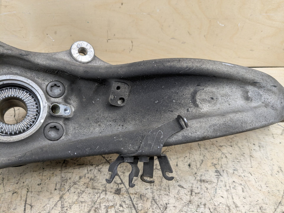 2018-2023 BMW M550i G30 AWD Front Left Driver Spindle Knuckle w/ Bearing 6884385