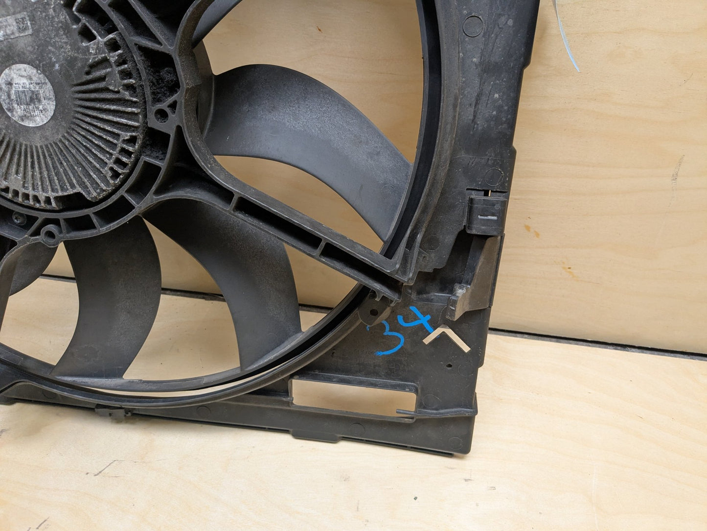 2007-2013 BMW X5 E70 Electric Cooling Fan Shroud Housing w/ Motor 7647753