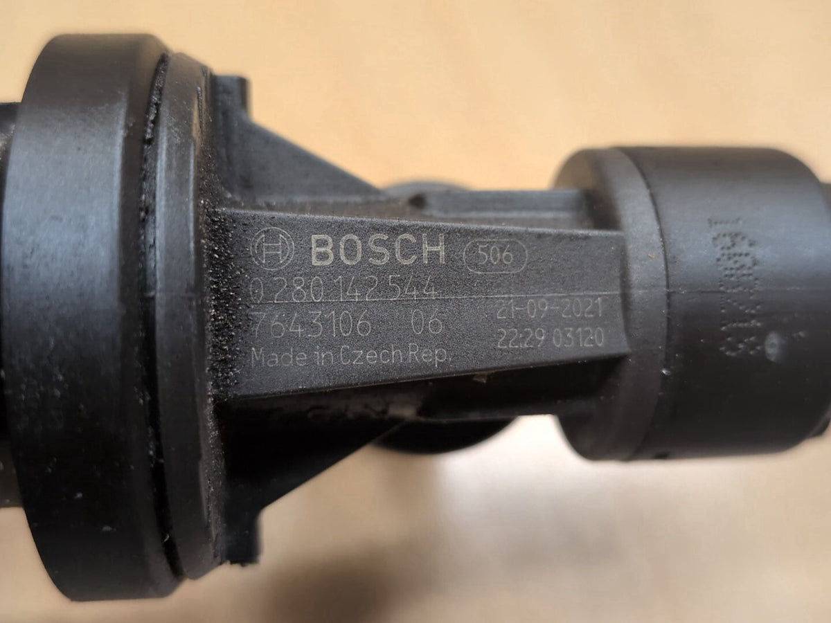OEM BMW F22 F30 F32 G01 G05 G12 G20 G30 Fuel Tank Vapor Breather Valve B46 B58