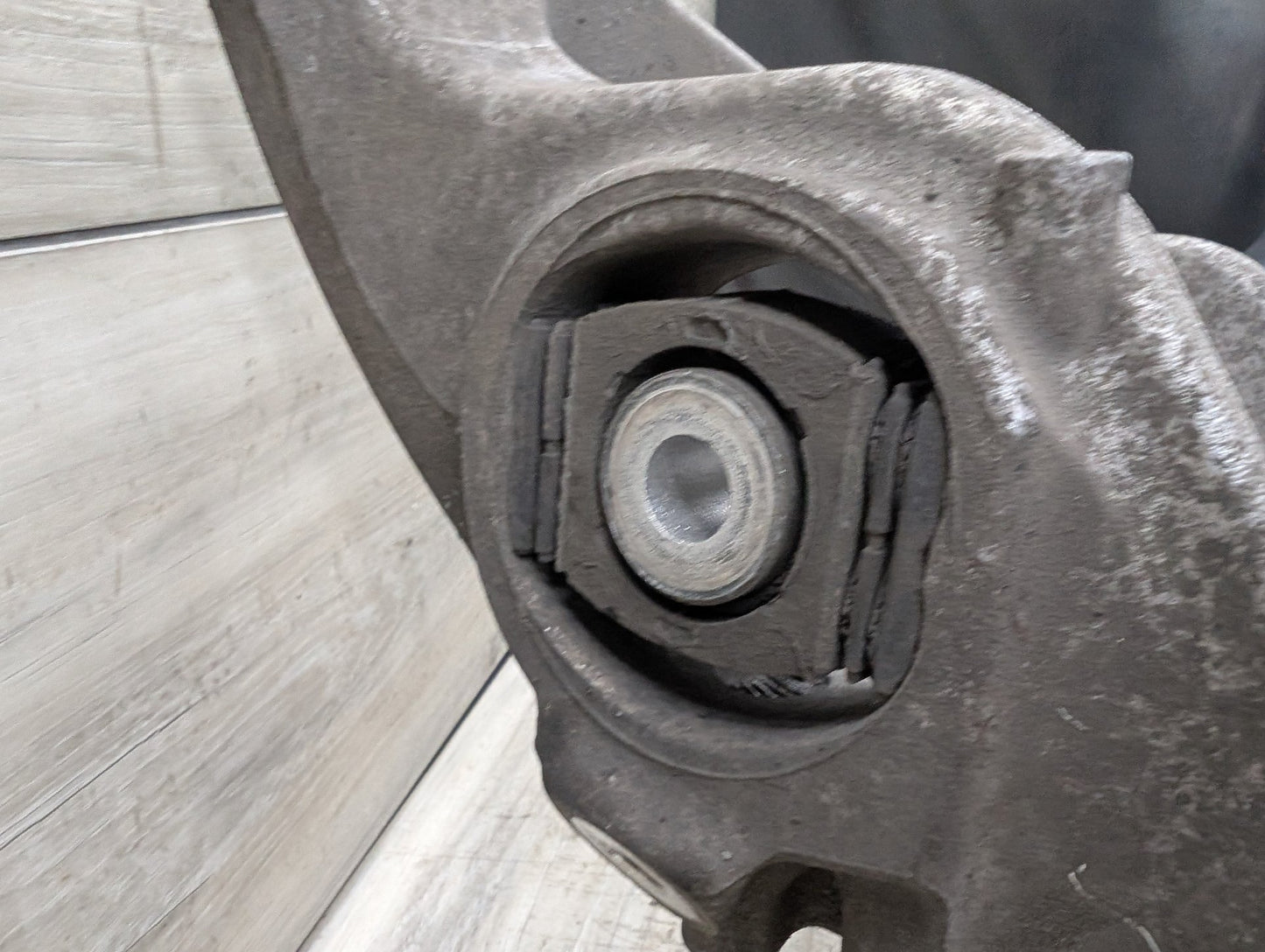 2009 - 2017 Audi Q5 8R Rear Left Driver Spindle Knuckle w/ Bearing 8R0505431F EA888