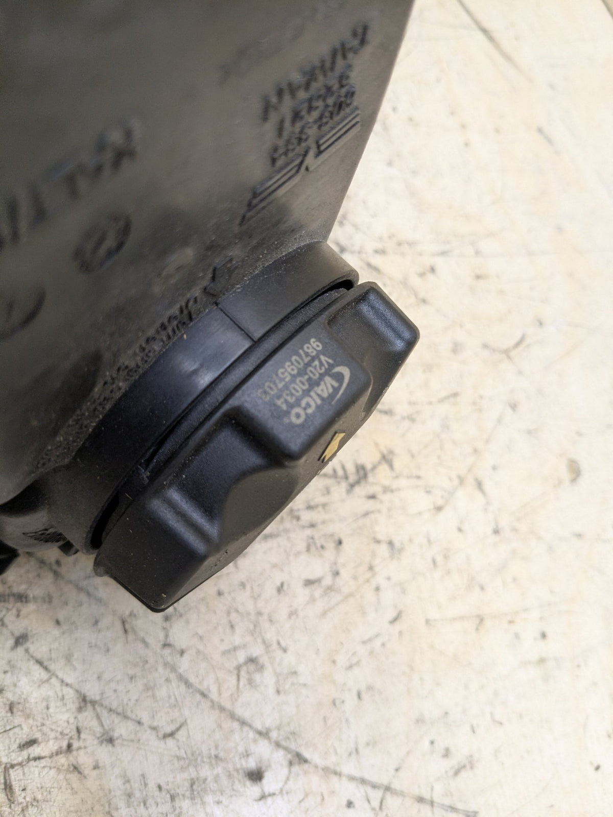 2007-2013 BMW 335i E92 Coolant Expansion Tank Reservoir 6764117 OEM