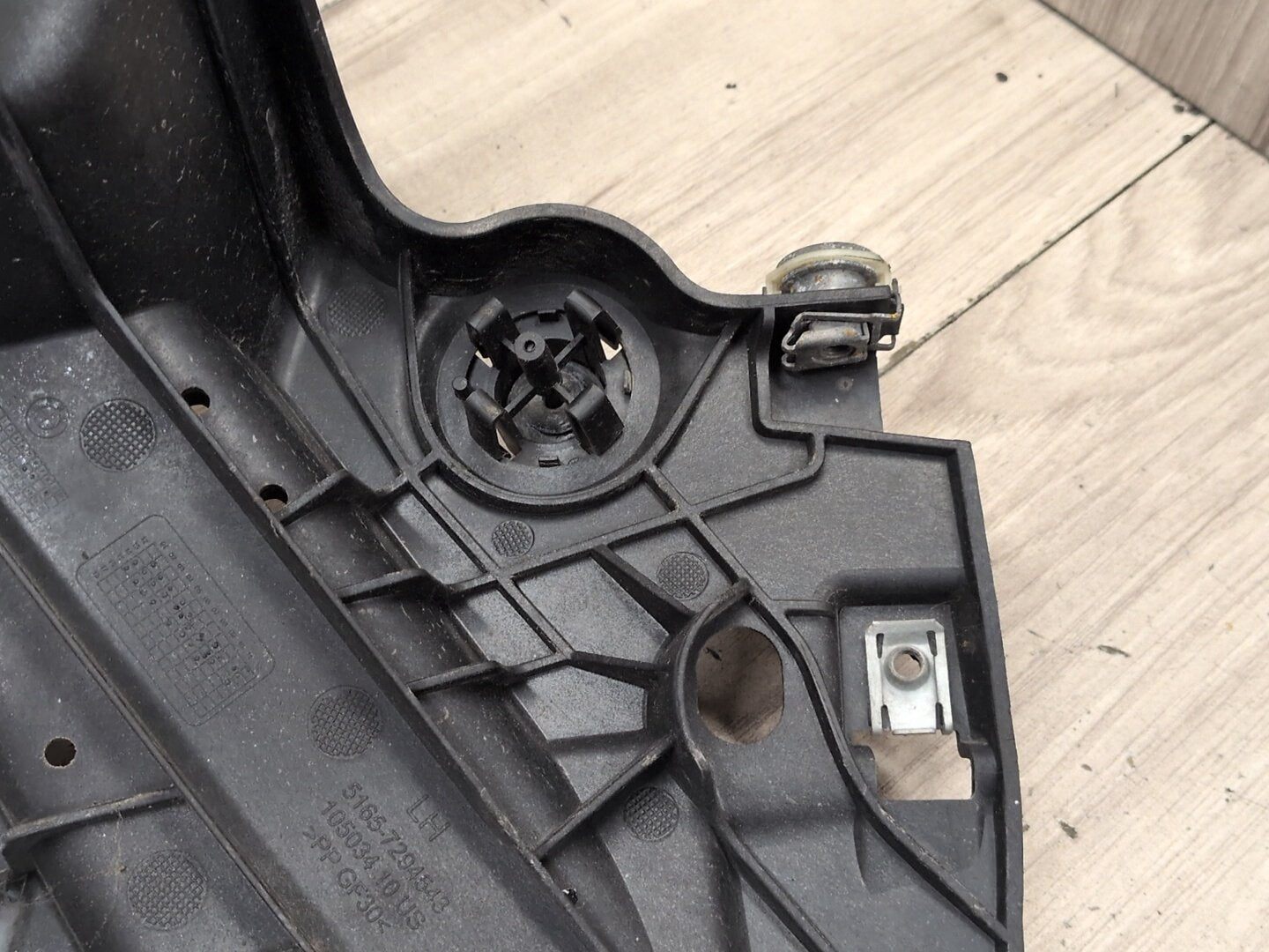 OEM BMW F15 F16 F85 F86 X5 X6 Front Left Driver Fender Mount Support Brackets