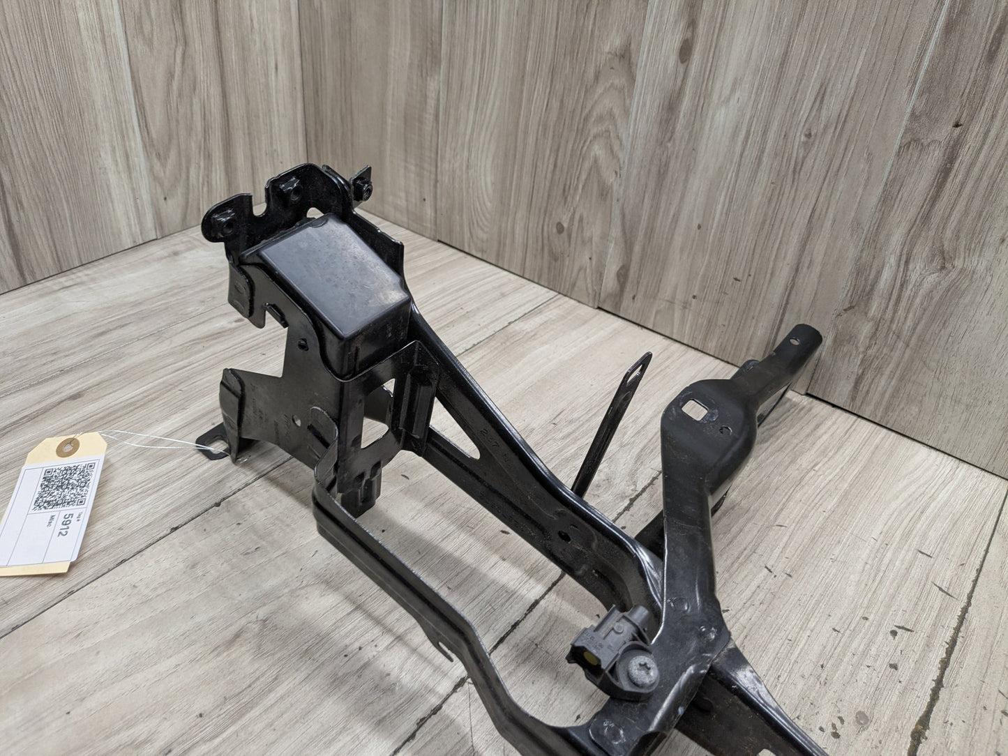 2019 BMW X3 G01 Left Driver Headlight Bracket 7400113