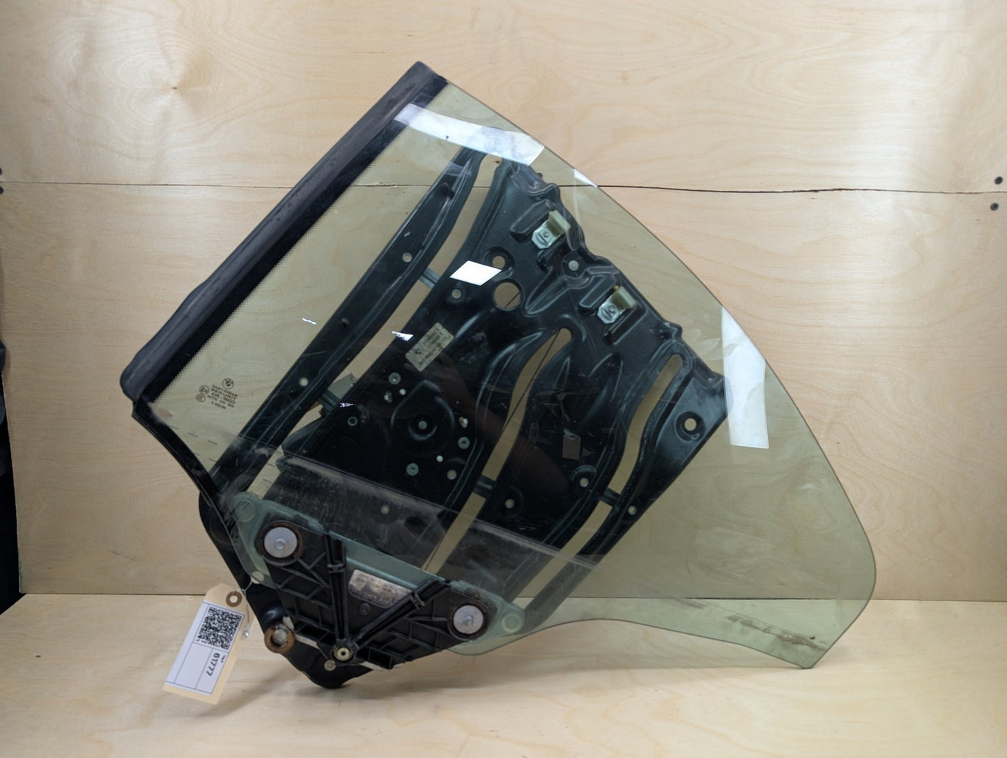 2007-2013 BMW 335i E93 Rear Left Driver Door Window Glass w/ Motor Regulator 7198173