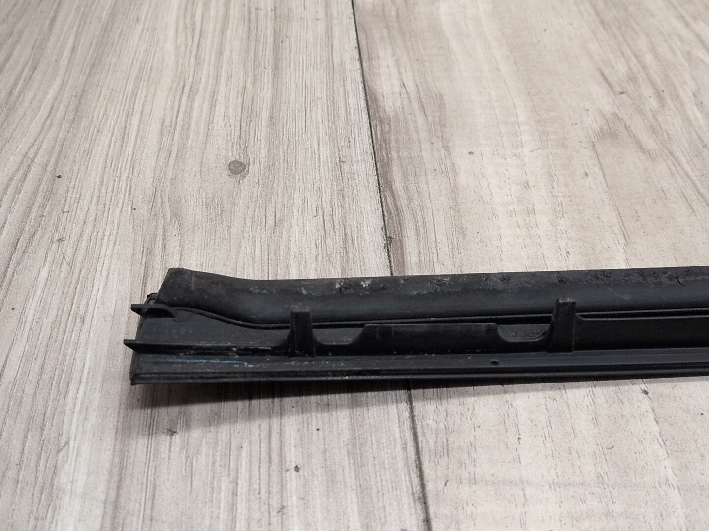 2019 - 2026 BMW X5 G05 Left Driver Side Windshield Drip Molding Trim 7463527 N63B44M3