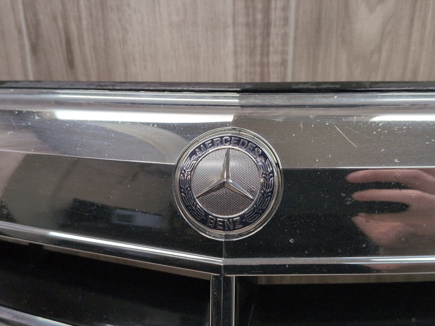 2009-2012 Mercedes-Benz E550 W212 Front Middle Center Bumper Cover Grille A2128800583 OEM