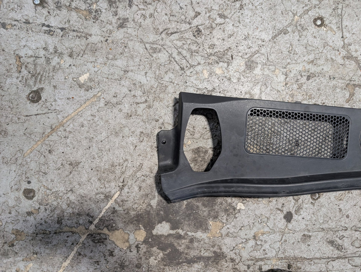 09-17 OEM AUDI Q5 SQ5 Front Windshield Wiper Cowl Grille Trim