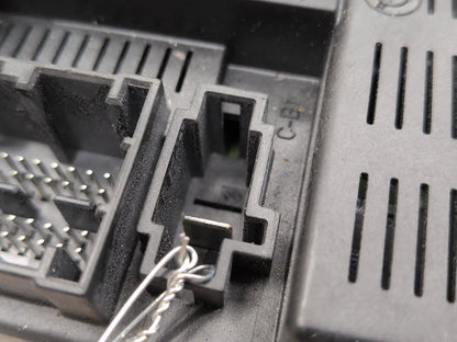 04-10 BMW X3 E83 BCM Fuse Relay Power Junction Distribution Box Module