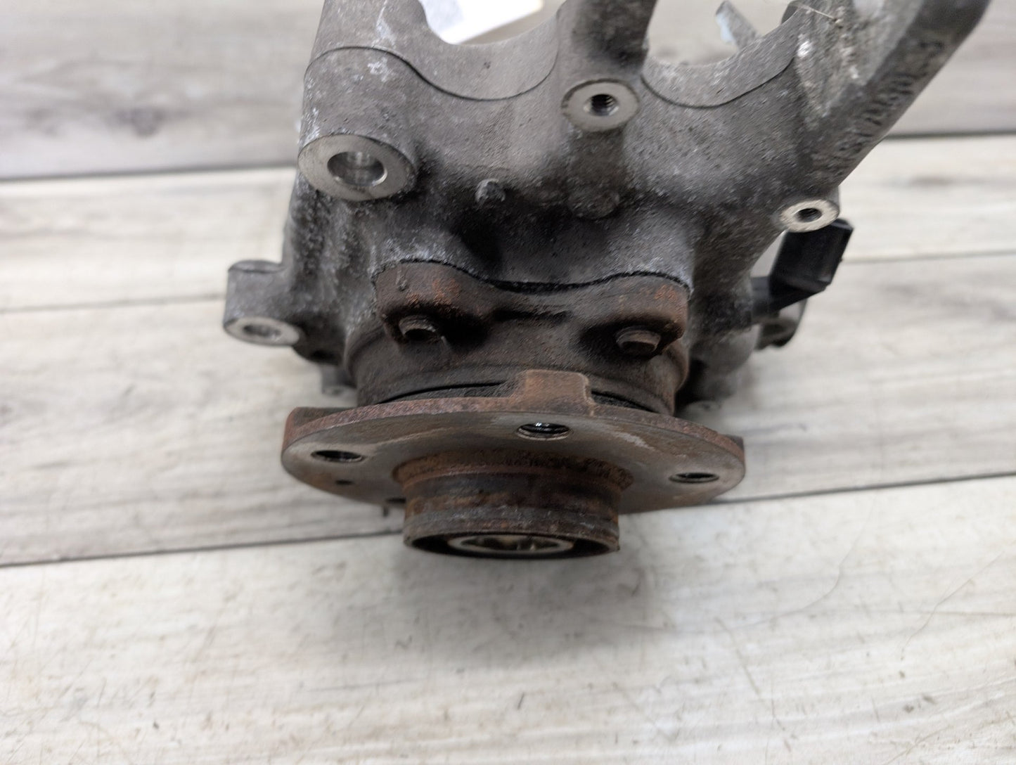 2009 - 2017 Audi Q5 8R Rear Left Driver Spindle Knuckle w/ Bearing 8R0505431F EA888