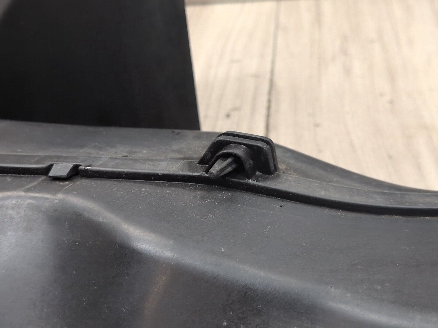 2014 - 2018 BMW X5 F85 Right Passenger Brake Air Duct 8056316 S63B44T2