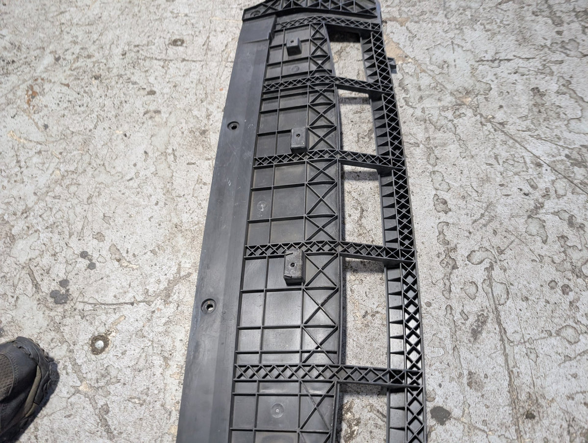 2009-2017 Audi Q5 8R Front Middle Center Bumper Cover Grille 8R0807233C
