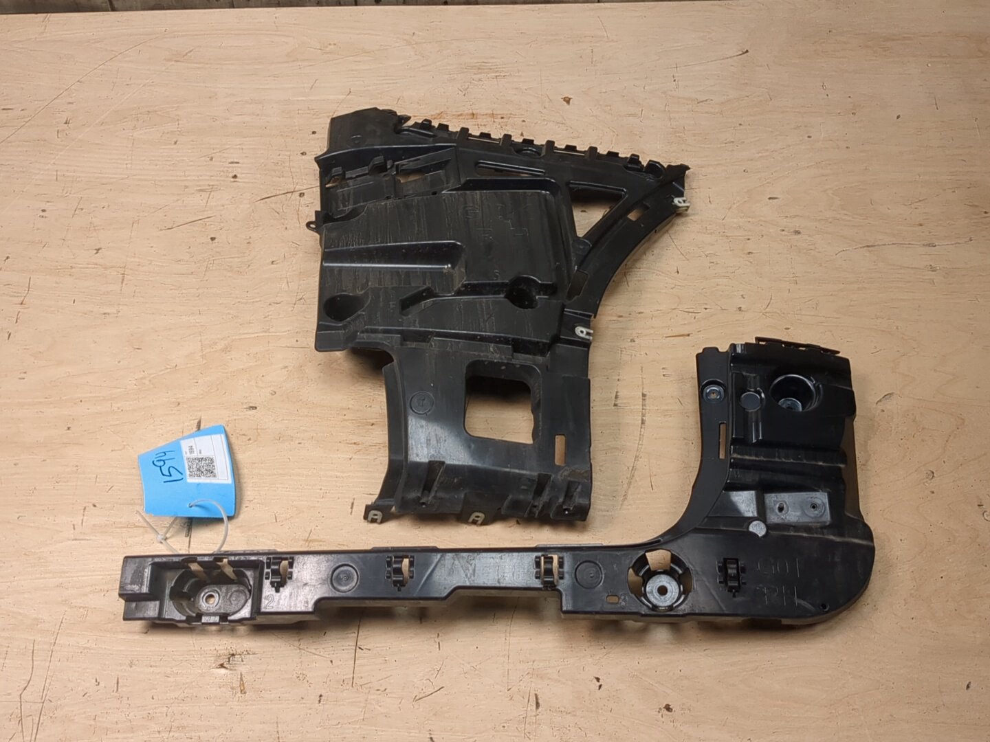 18-21 BMW G01 F97 X3 Rear Bumper Right Passenger Side Brackets Mounts Supports