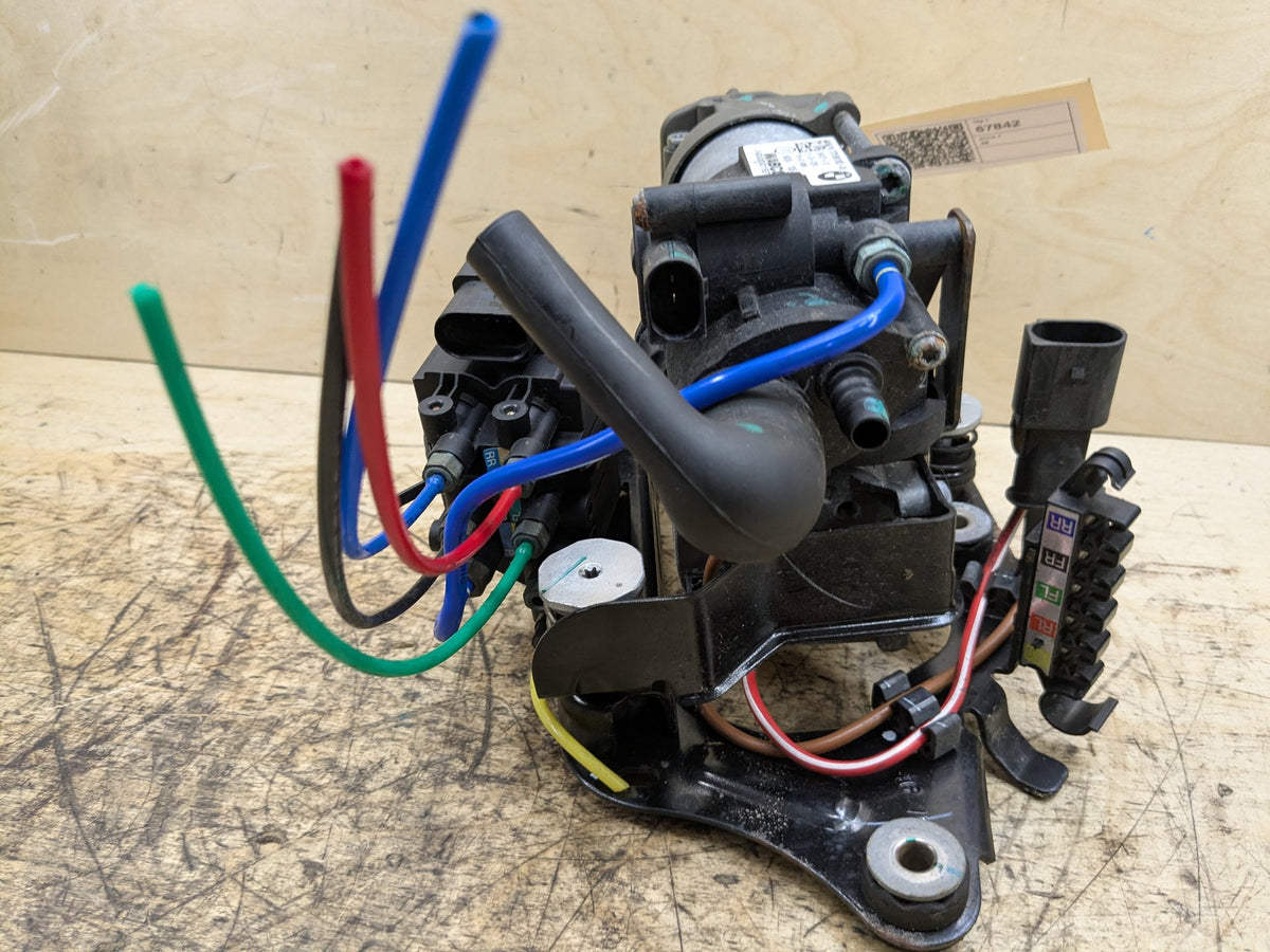 16-22 OEM BMW G11 G12 740 750 M760 Air Suspension Compressor Pump Module Motor