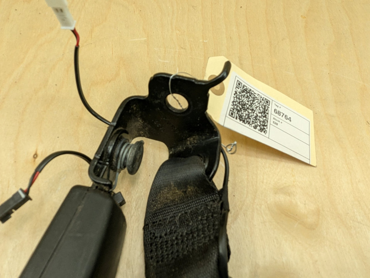 2018-2025 BMW X3 G01 Rear Right Center Seatbelt Seat Belt Buckle 7414288 OEM
