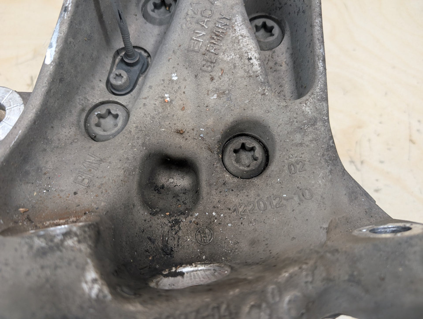 2012-2018 BMW 328i F30 Front Left Driver Spindle Knuckle w/ Bearing 6792287