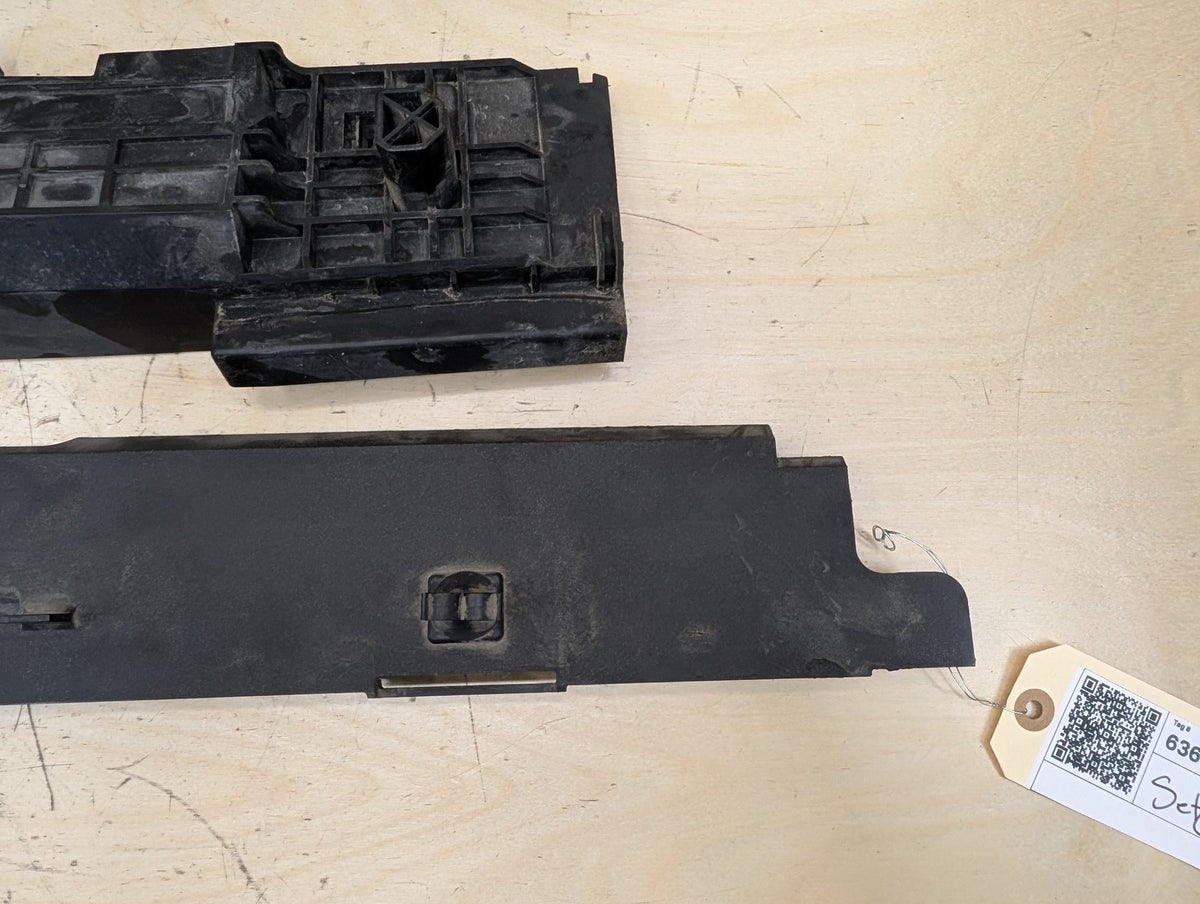2012-2018 BMW 320i F30 Cooling Radiator Brackets SET 7600904 OEM