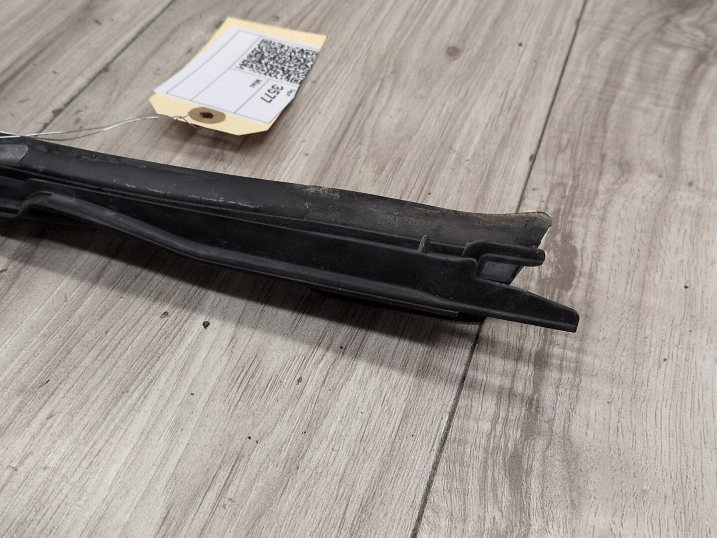 2019 - 2026 BMW X5 G05 Left Driver Side Windshield Drip Molding Trim 7463527 N63B44M3