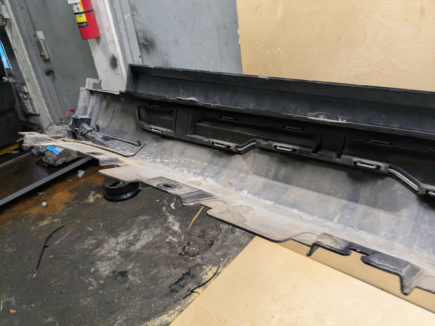OEM BMW G05 X5 Left Driver Side Skirt Rocker Panel Molding w/ Bracket X-LINE
