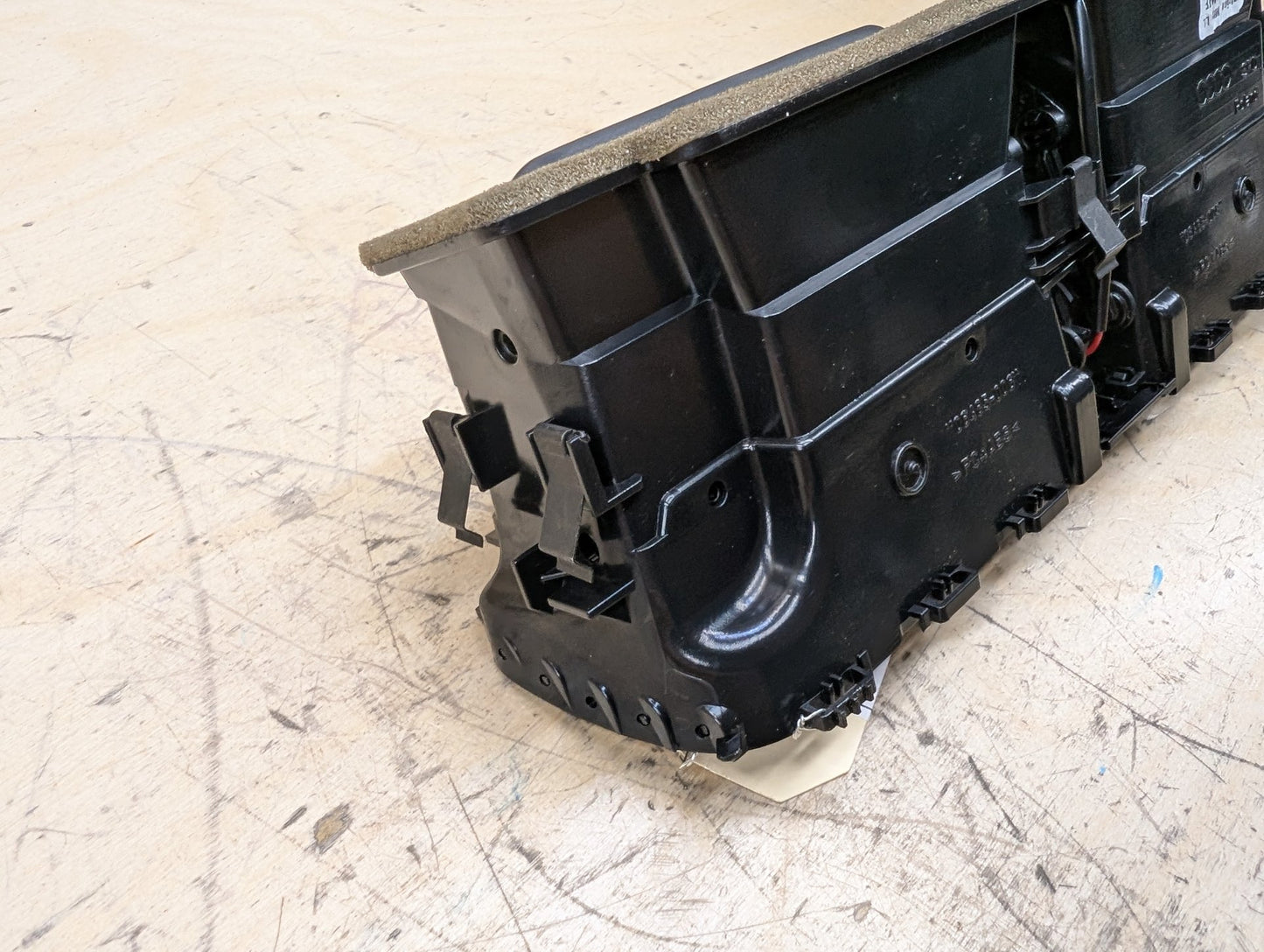 2011-2017 Audi RS5 8T Dashboard Dash Board Middle Center Air Vent 8T1820951E