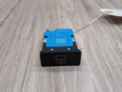 OEM BMW F48 F97 G01 G20 G22 G23 G26 G30 USB Type C Socket Charger Port Connector