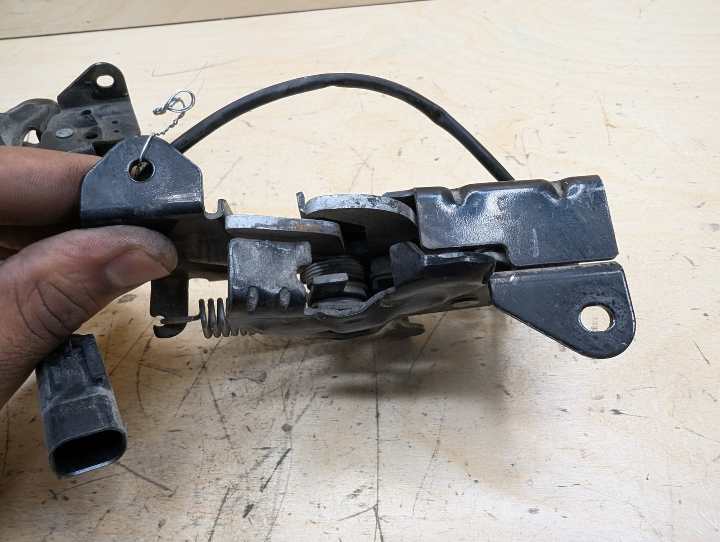 OEM BMW F22 F30 F32 F36 F80 F82 F87 M4 Hood Safety Catch Lock Latch Bracket SET