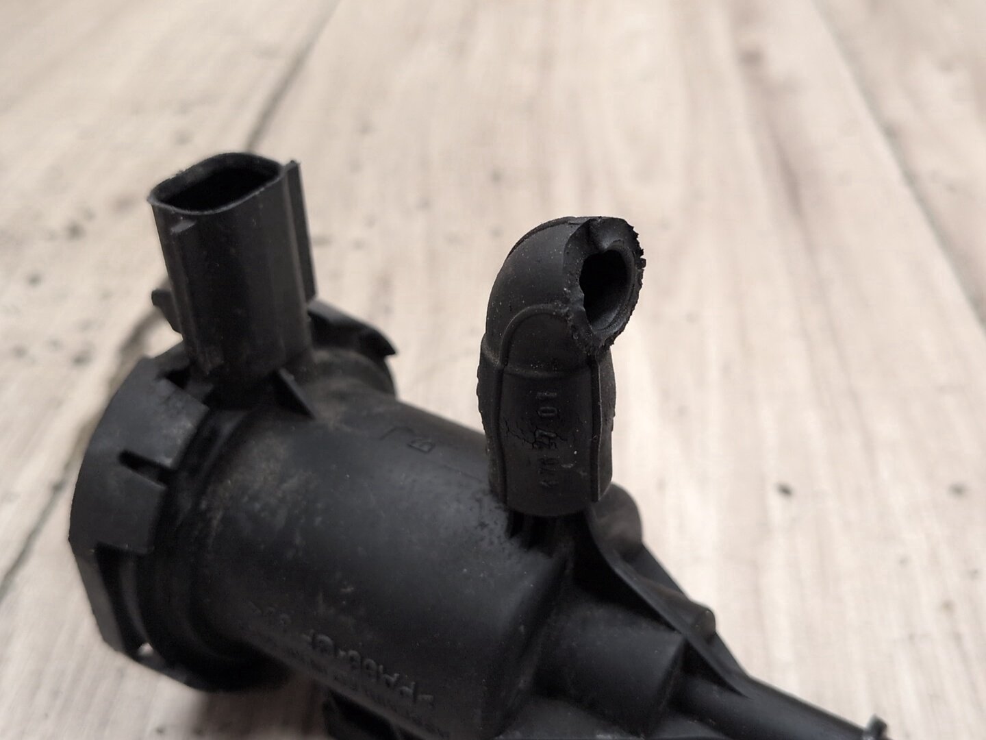 2009-2012 OEM Mercedes-Benz E550 W212 Fuel Vapor Charcoal Canister Purge Valve