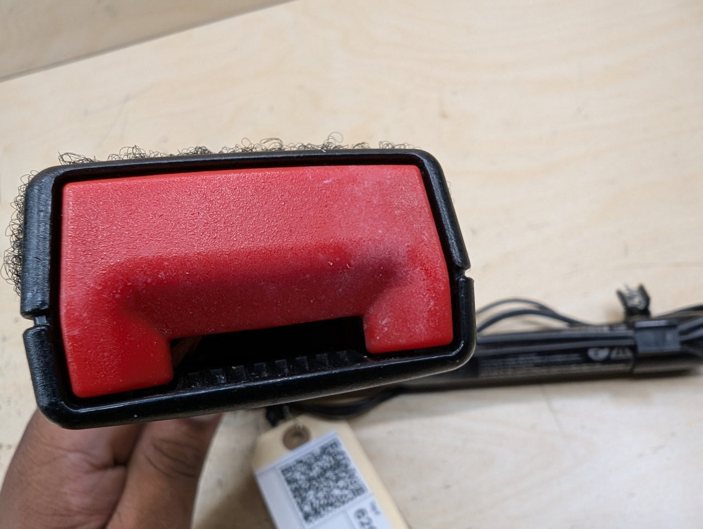 OEM BMW E82 E84 E88 E89 E90 E92 Front Right Passenger Seat Belt Buckle Tensioner